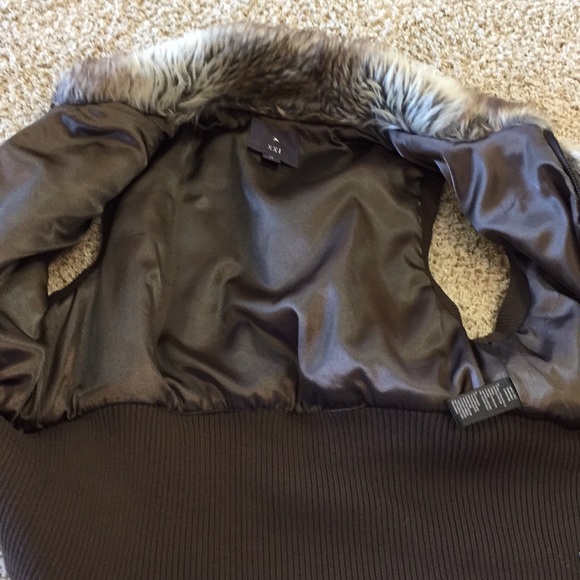 Forever 21 VGUC fauxfur vest/zipper/ribbed sweater - Picture 8 of 8